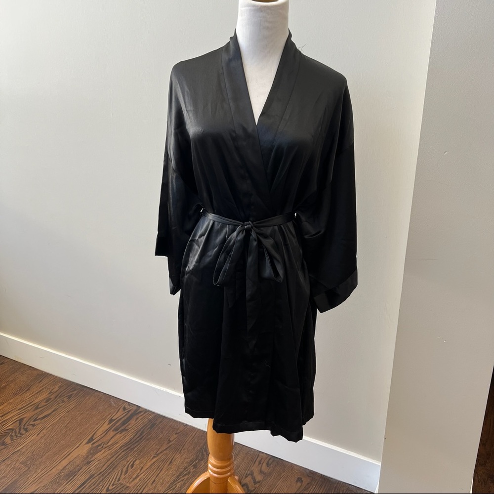 VS Satin robe